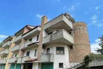 Foto Duplex in Via Roma, Arsiero Centro di 212 m² con 9 locali in vendita