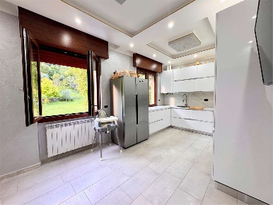 Foto Appartamento in Via Roma 89, Costa Volpino Centro di 143 m² in vendita