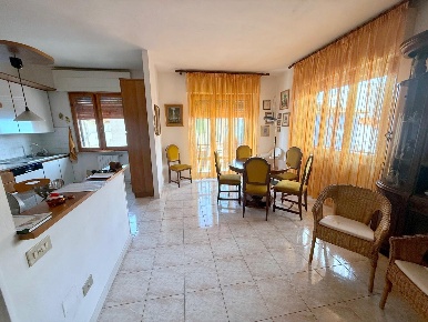 Foto Appartamento a Cecina Cecina Centro di 100 m² con 5 locali in vendita