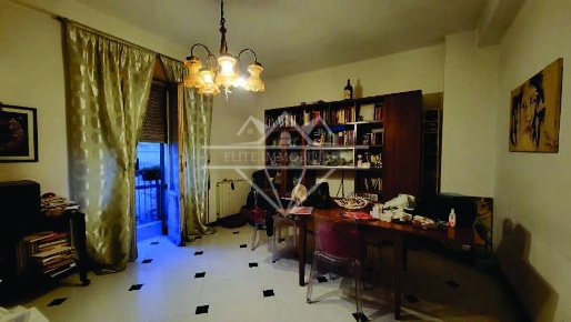 Foto Appartamento a Carrara Avenza di 99 m² con 6 locali in vendita