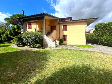 Foto Villa unifamiliare a Capraia e Limite Limite di 440 m² con 10 locali