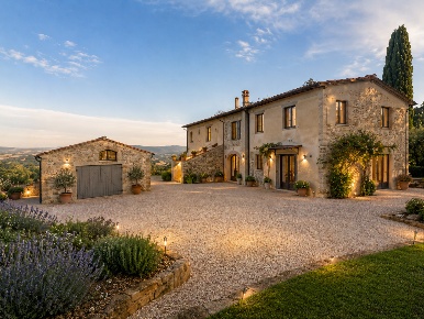 Foto Casa indipendente a Chianni Centro di 300 m² con 10 locali in vendita