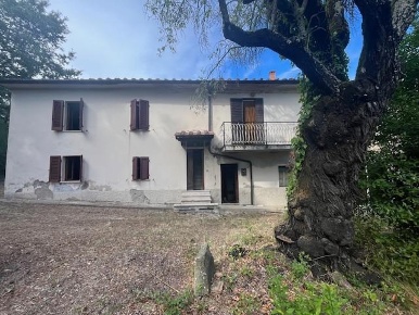 Foto Casa indipendente a Chianni Centro di 300 m² con 10 locali in vendita