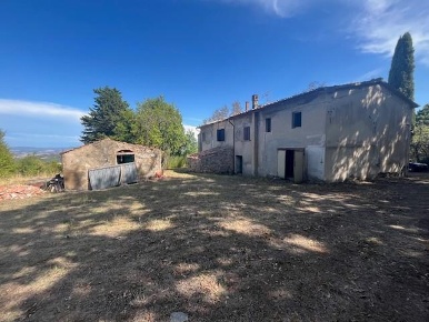 Foto Casa indipendente a Chianni Centro di 300 m² con 10 locali in vendita
