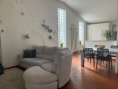 Foto Attico a Carrara Avenza di 90 m² con 3 locali in vendita