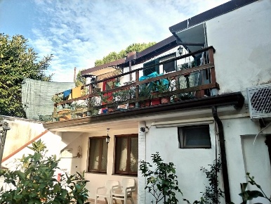 Foto Case semi ndipendenti a Massa Centro di 150 m² con 8 locali in vendita