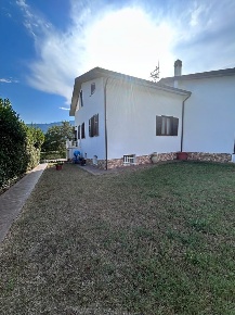 Foto Casa indipendente a Aulla Masero di 210 m² con 8 locali in vendita