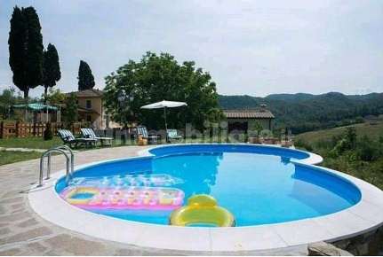 Foto Villa unifamiliare a Scarperia e San Piero di 400 m² con 11 locali