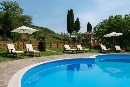 Foto Villa unifamiliare a Scarperia e San Piero di 400 m² con 11 locali
