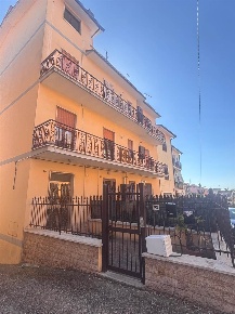 Foto Appartamento in via Morlupo, Capena Centro di 120 m² con 5 locali