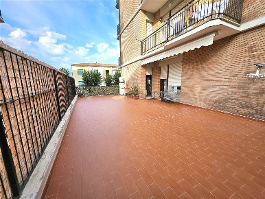 Foto Appartamento a Massa Marina di Massa Centro di 90 m² con 6 locali