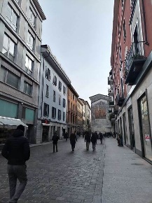 Foto Negozio in Via Bernardino Luini, Como Centro Storico di 100 m²