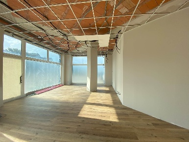 Foto Negozio a Ancona Collemarino di 87 m² con 1 locali in affitto