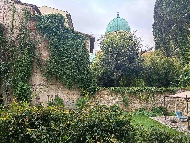 Foto Appartamento a Firenze D'Azeglio di 350 m² con 8 locali in affitto