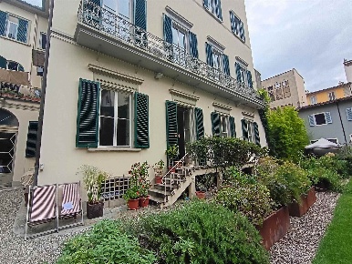 Foto Appartamento a Firenze D'Azeglio di 350 m² con 8 locali in affitto