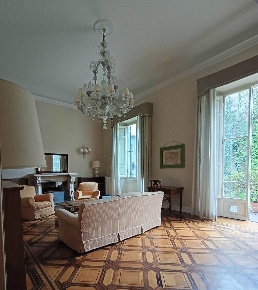 Foto Appartamento a Firenze D'Azeglio di 350 m² con 8 locali in affitto