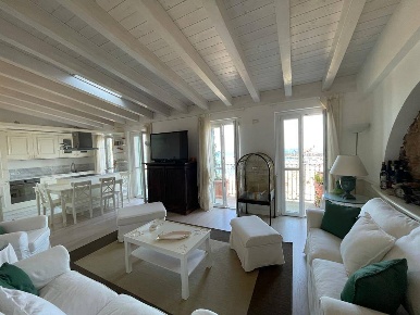 Foto Casa indipendente a Rio Rio Marina di 262 m² con 6 locali in vendita