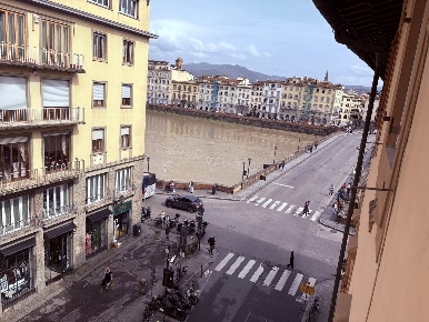 Foto Appartamento in Lungarno Guicciardini, Firenze Santo Spirito di 150 m²