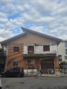 Foto Casa indipendente a Piacenza Belvedere di 260 m² con 7 locali