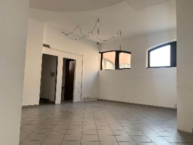 Foto Negozio a Fara Gera d'Adda Centro di 115 m² con 2 locali in vendita