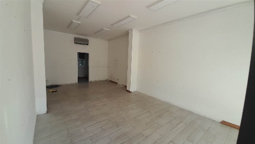 Foto Negozio a Firenze Soffiano di 40 m² con 2 locali in affitto
