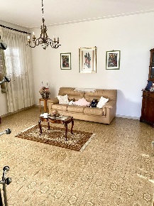 Foto Casa indipendente a Legnago Centro di 430 m² con 7 locali in vendita