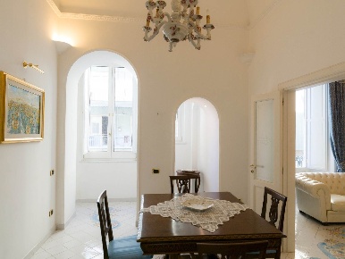 Foto Appartamento a Salerno Centro di 150 m² con 5 locali in affitto
