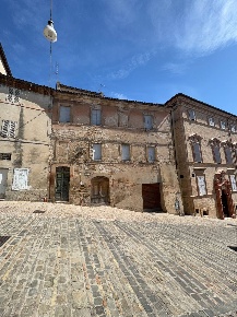 Foto Appartamento a Fermo di 300 m² con 15 locali in vendita