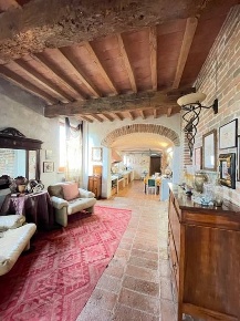 Foto Casa indipendente a Roncoferraro di 300 m² con 5 locali in vendita