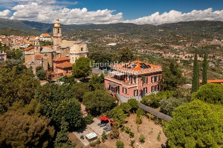 Foto Villa singola in Piazza Rita Saglietto, Imperia Poggi di 480 m²