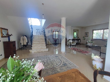 Foto Villa unifamiliare in Località Feroni, Sessa Aurunca Carano di 424 m²