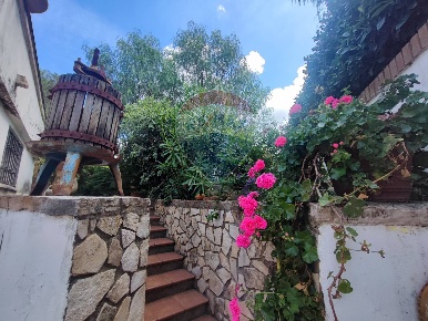 Foto Villa unifamiliare in Località Feroni, Sessa Aurunca Carano di 424 m²