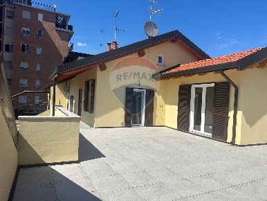 Foto Attico in via volta, Rho Centro di 140 m² con 3 locali in vendita