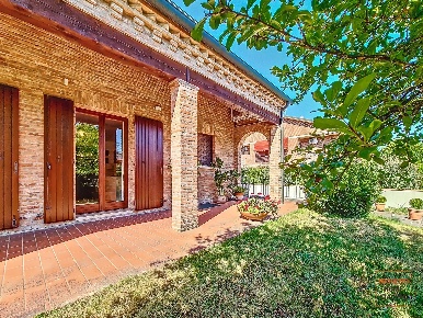 Foto Villa bifamiliare in Via Ciro Contini, Ferrara Via Pomposa di 300 m²