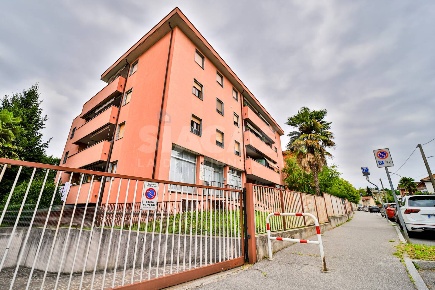 Foto Ufficio a Cornate d'Adda Centro di 116 m² con 6 locali in vendita