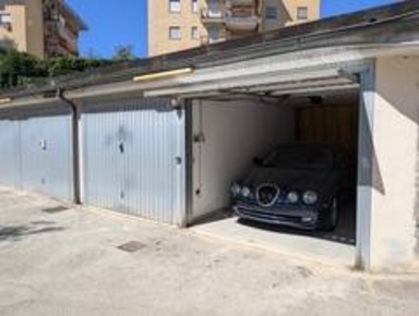 Foto Box in VIALE AMERICA, Colleferro Centro di 18 m² con 1 locali