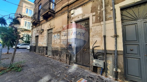 Foto Attività commerciale in Viale della Libertà, Catania di 64 m²