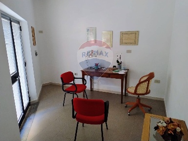 Foto Ufficio in VIA AURELIO SAFFI, Fabriano Centro di 66 m² con 5 locali