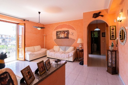 Foto Appartamento in Via Giuseppe Leonardi, Aci Catena Centro di 106 m²