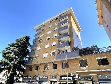 Foto Appartamento in via Scribonio Curione, Roma Quadraro di 82 m²