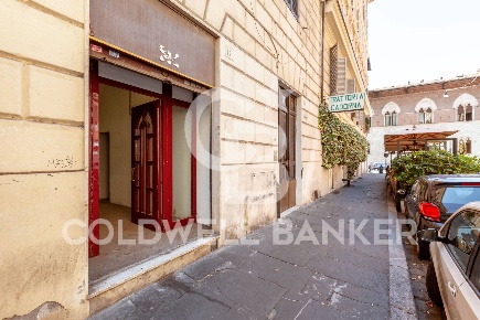 Foto Negozio in Via Raffaele Cadorna, Roma Sallustiano di 140 m² in vendita