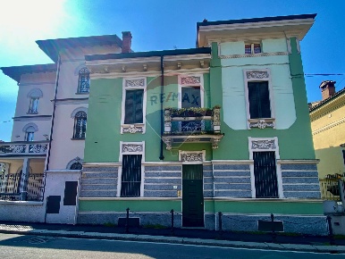 Foto Villa singola in via Scopoli, Pavia Centro Storico di 373 m²
