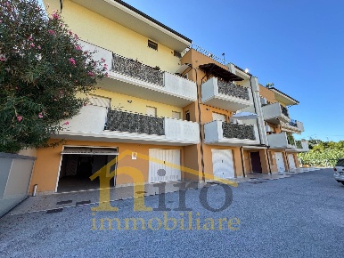 Foto Box in VIa Belvedere, San Giovanni Teatino di 95 m² con 3 locali