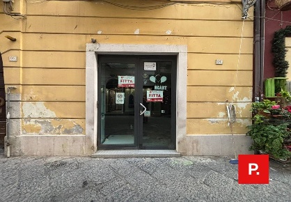 Foto Locale commerciale in Via San Carlo, Caserta Corso Trieste di 80 m²