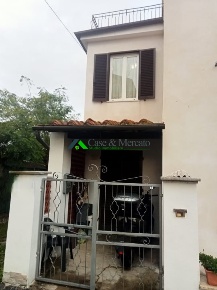 Foto Case semi ndipendenti a Lucca Santissima Annunziata di 130 m²