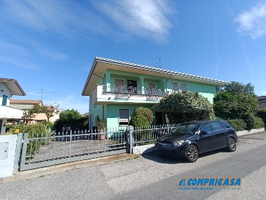 Foto Case semi ndipendenti a Casale di Scodosia Centro di 200 m² in vendita