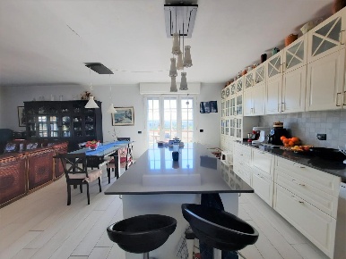 Foto Attico a Cascina Semicentro di 105 m² con 4 locali in vendita