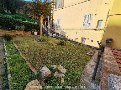Foto Appartamento a Siena Uopini di 75 m² con 7 locali in vendita