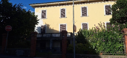 Foto Villa unifamiliare a Barga Centro di 250 m² con 14 locali in vendita