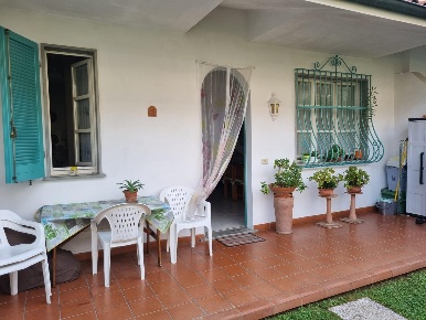 Foto Appartamento a Massa Marina di Massa Centro di 65 m² con 5 locali